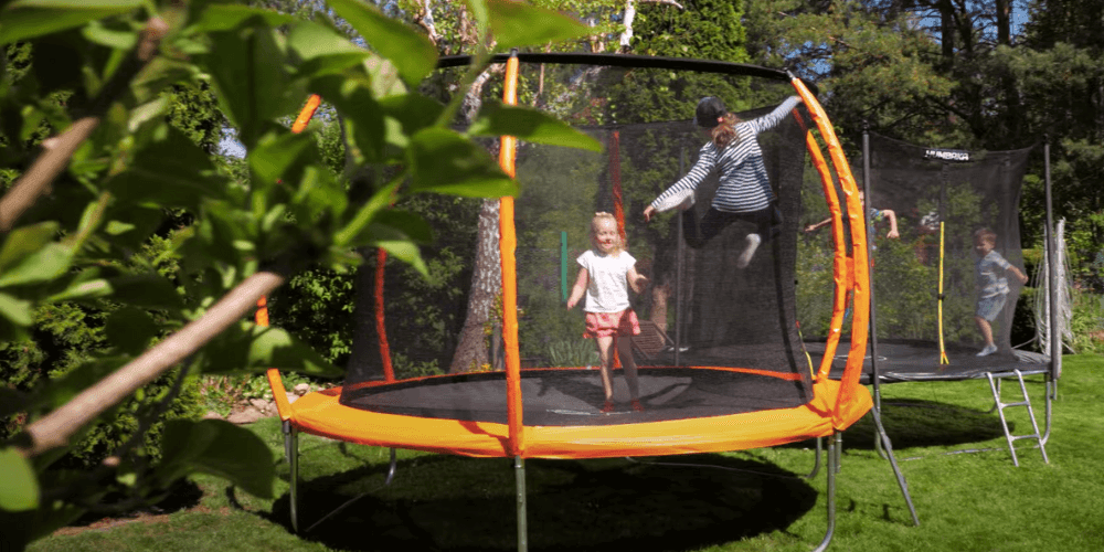 Trampoline for a child - how to choose the best one? - Kidealo