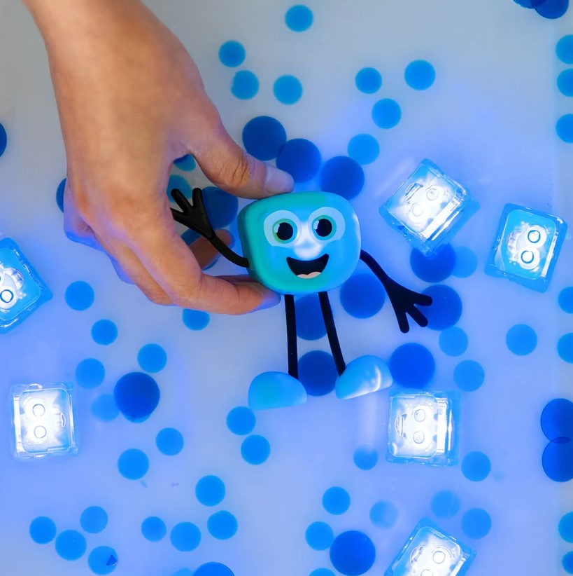 PALS GLO: Caráter e cubos de água sensoriais brilhantes brinquedos sensoriais leves