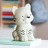 Una piccola compagnia adorabile: piccola lampada di tigre bianca