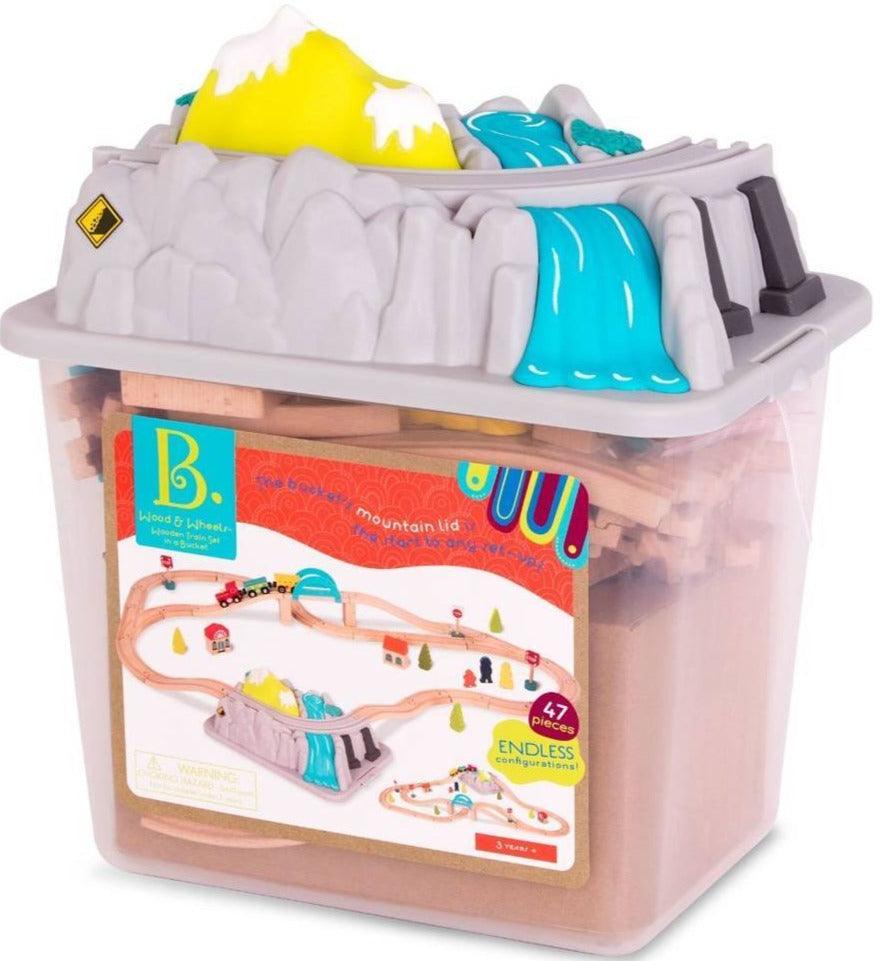 B.Toys: влакче в увеселителен парк с релси, комплект дървени влакчета в кофа