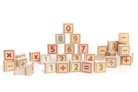 Bajo: дървени блокове, числа и символи