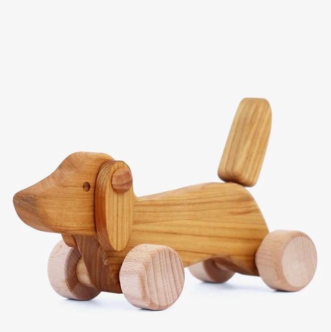 Bajo: bright wooden dachshund on wheels