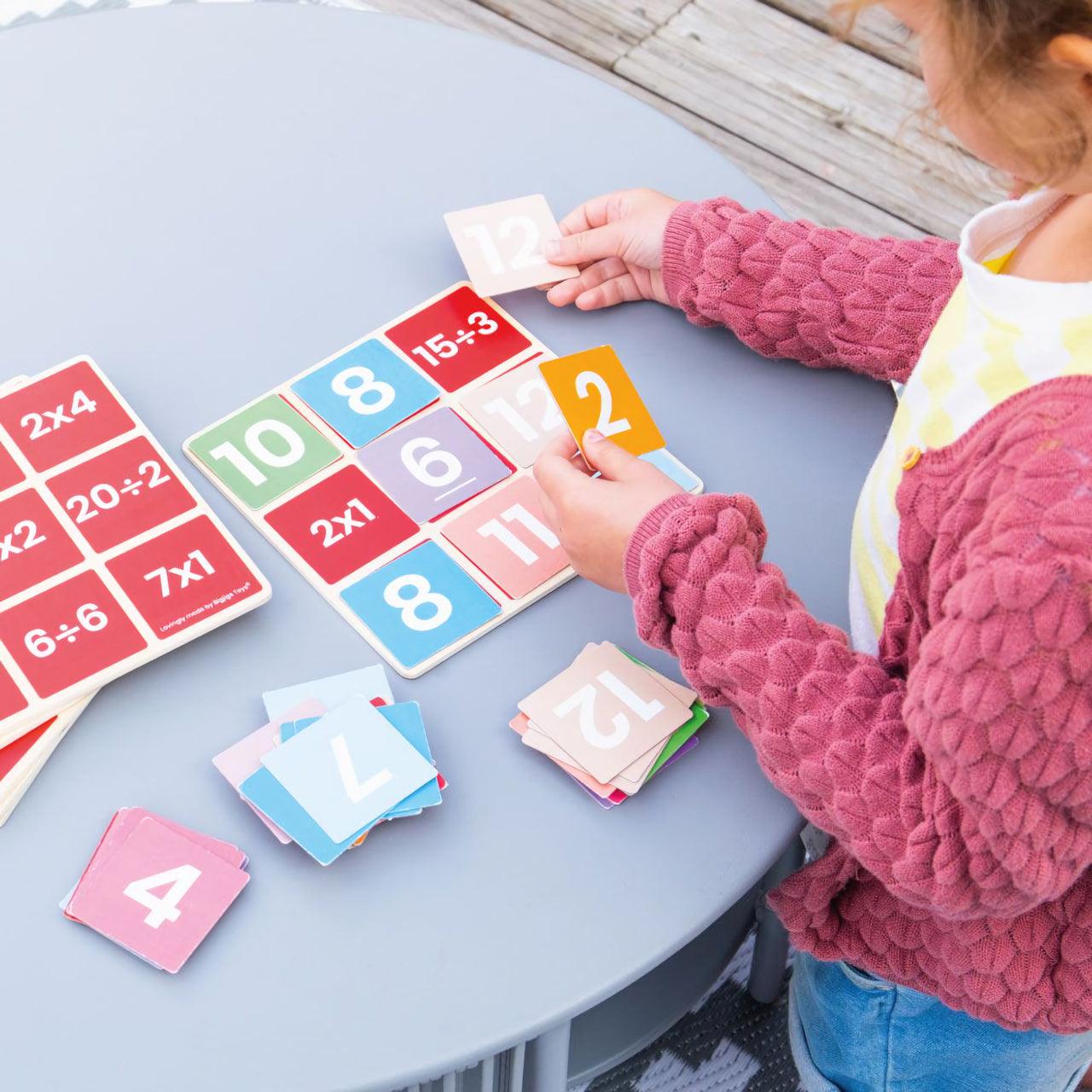 BigJigs rotaļlietas: matemātikas bingo reizināšana un dalīšanas mācību kartes