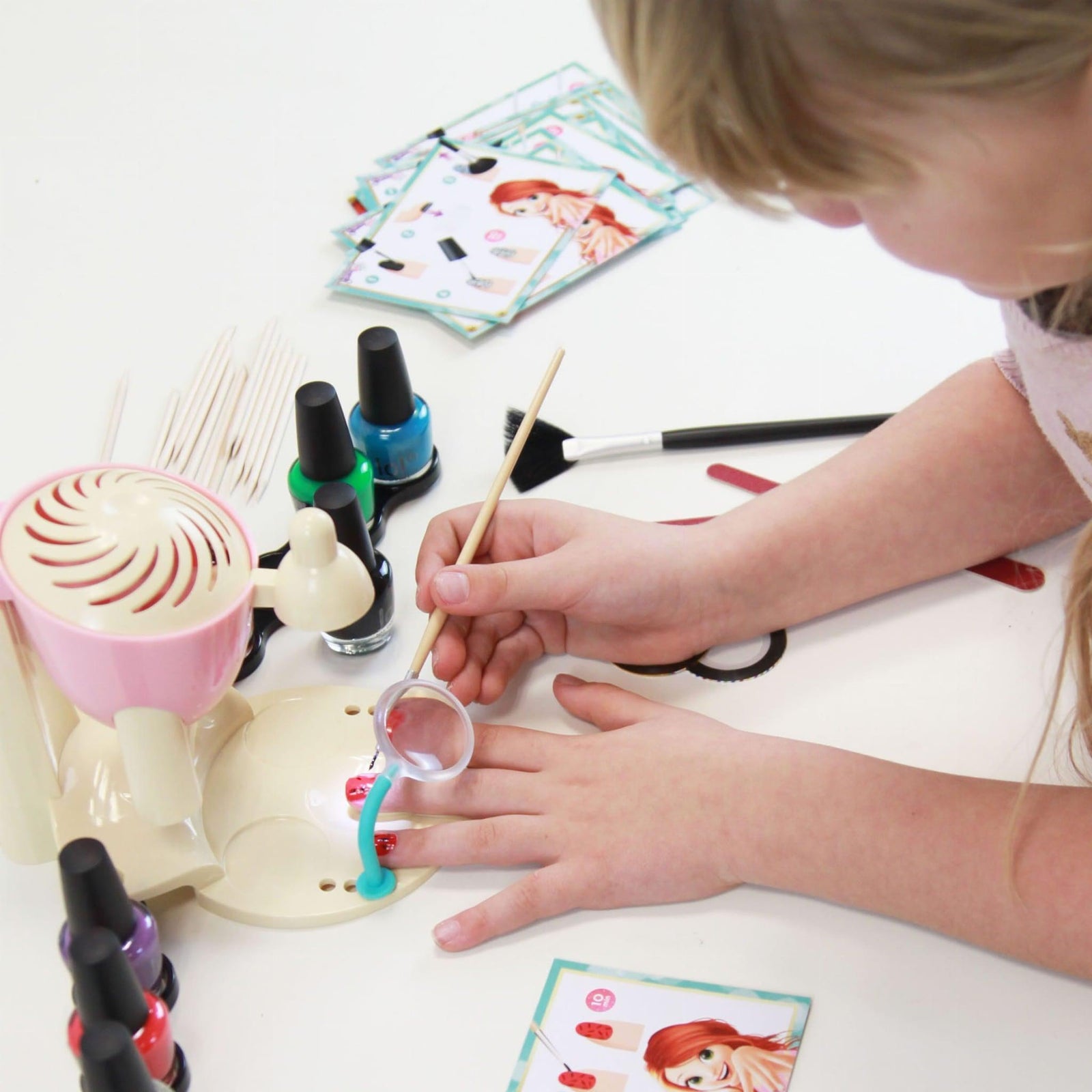 Stwórz niepowtarzalne wzory na paznokciach z Professional Studio Nail Art -  zestaw kreatywny dla dzieci i dorosłych – Kidealo