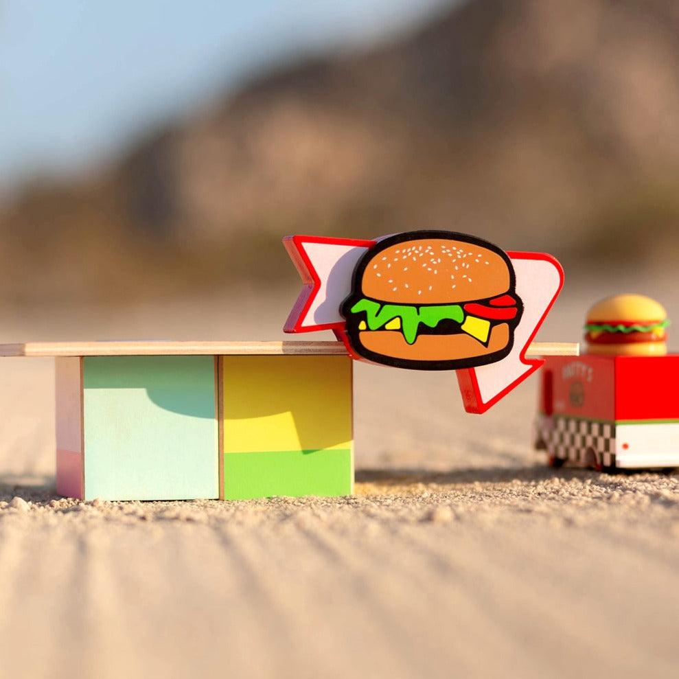 Igračke kandilaba: štand hamburgera u hrani