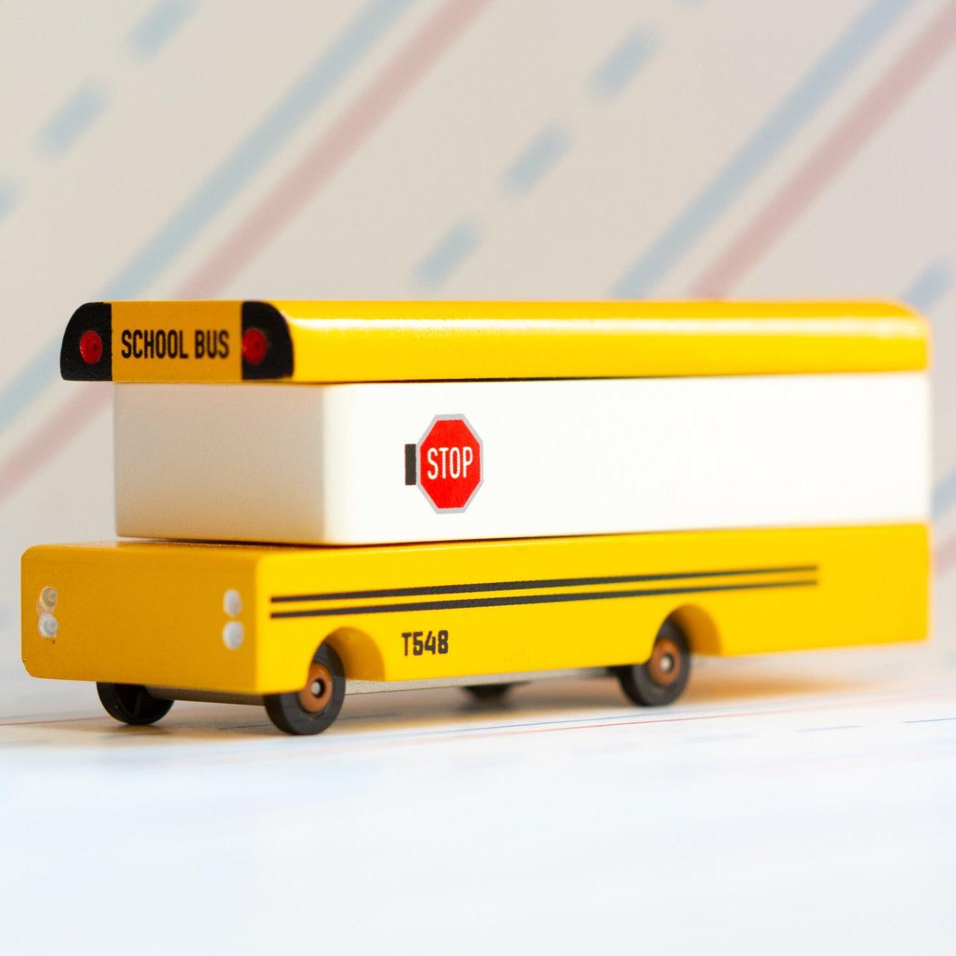 Hračky Candylab: Dřevěný školní autobus