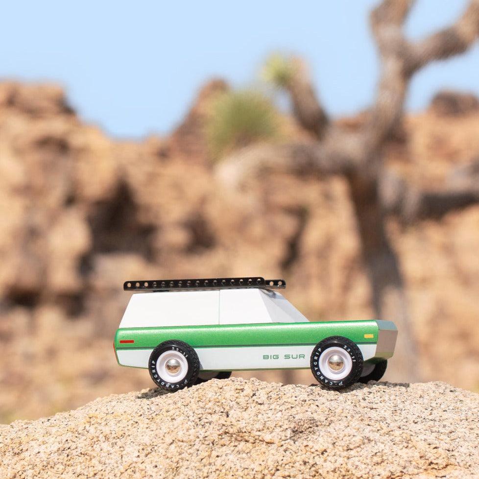 Candylab -lelut: puinen auto Big Sur Green