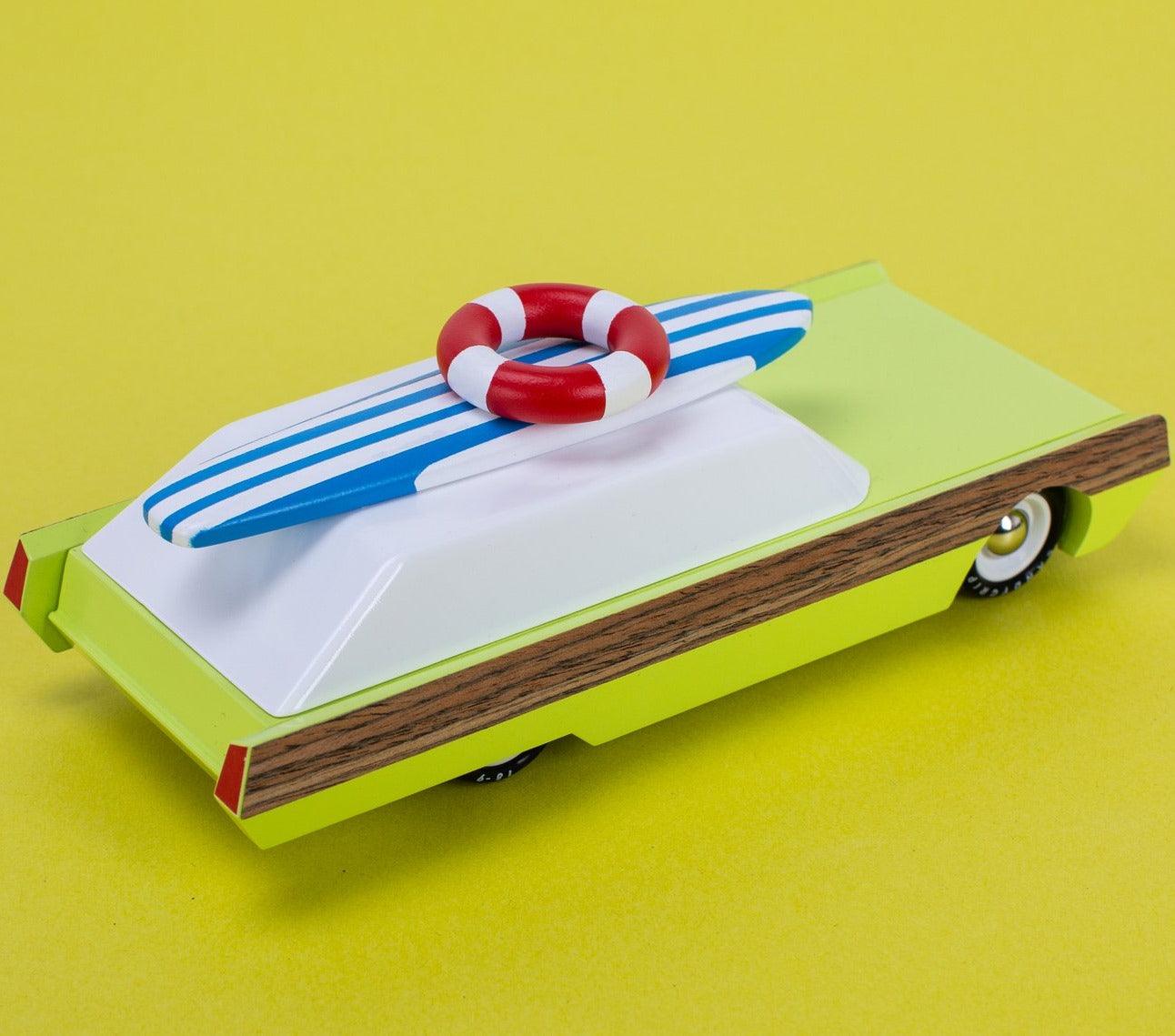 Igračke za kandilaba: Drveni automobil Surfin Griffin