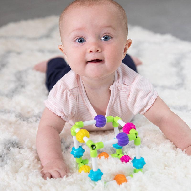 Fat Brain Toys: сензорен куб Quubi за бебета