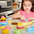 Giocattoli verdi: set creativo del produttore di torte con crema pasticceria