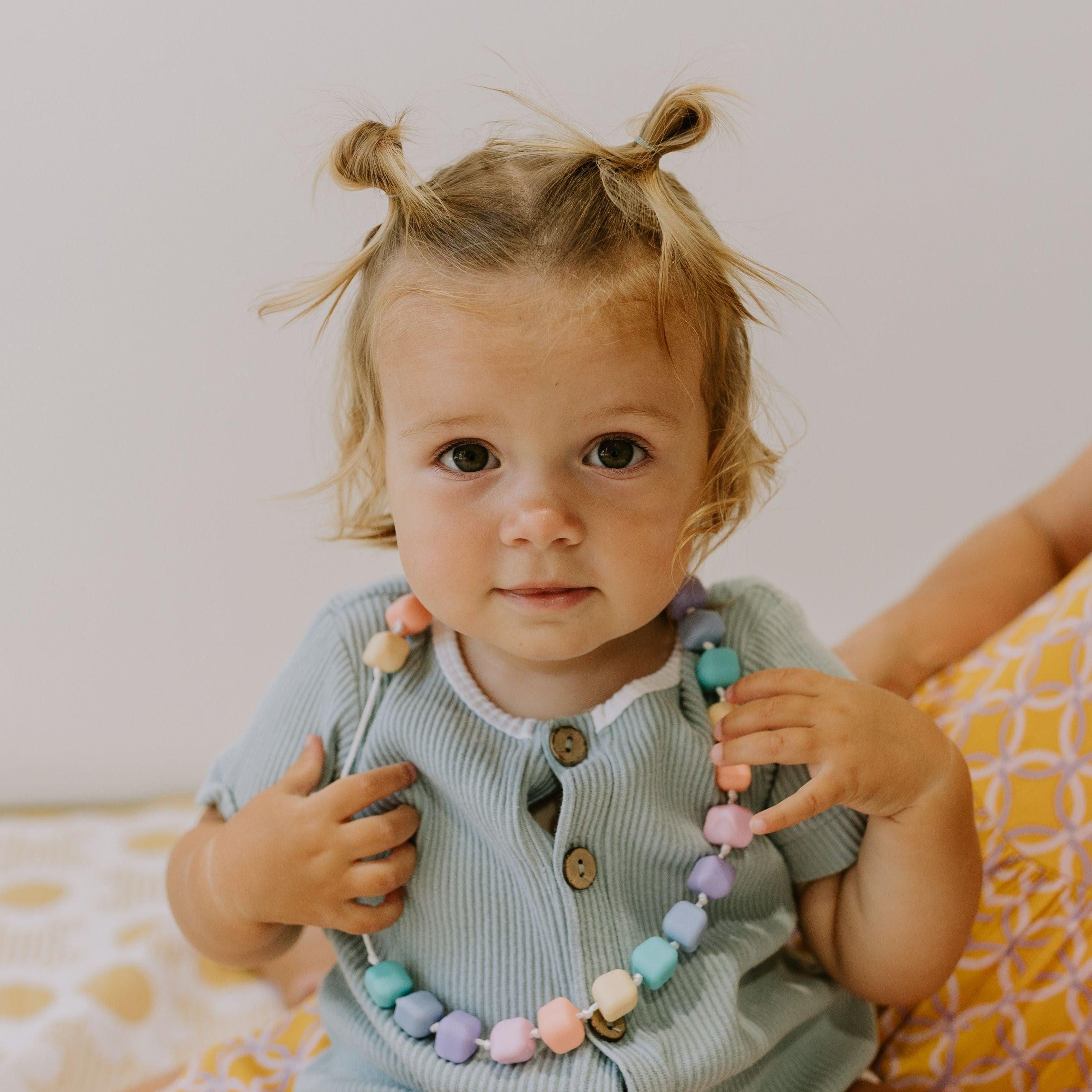 Jellystone Designs: Colier Silicon Perle pentru copii prințesa și colierul de mazăre