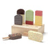 Kinderkonzept: Holzeis auf einem Stock in einer Schachtel Eis Lollies Kid's Bistro