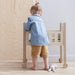 Conceptul copiilor: pătuț de lemn pentru păpuși
