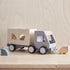 Gyerekek koncepciója: fa szálszívó teherautó Aiden