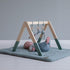Lille hollandsk: træpind med legetøj Baby Gym Ocean