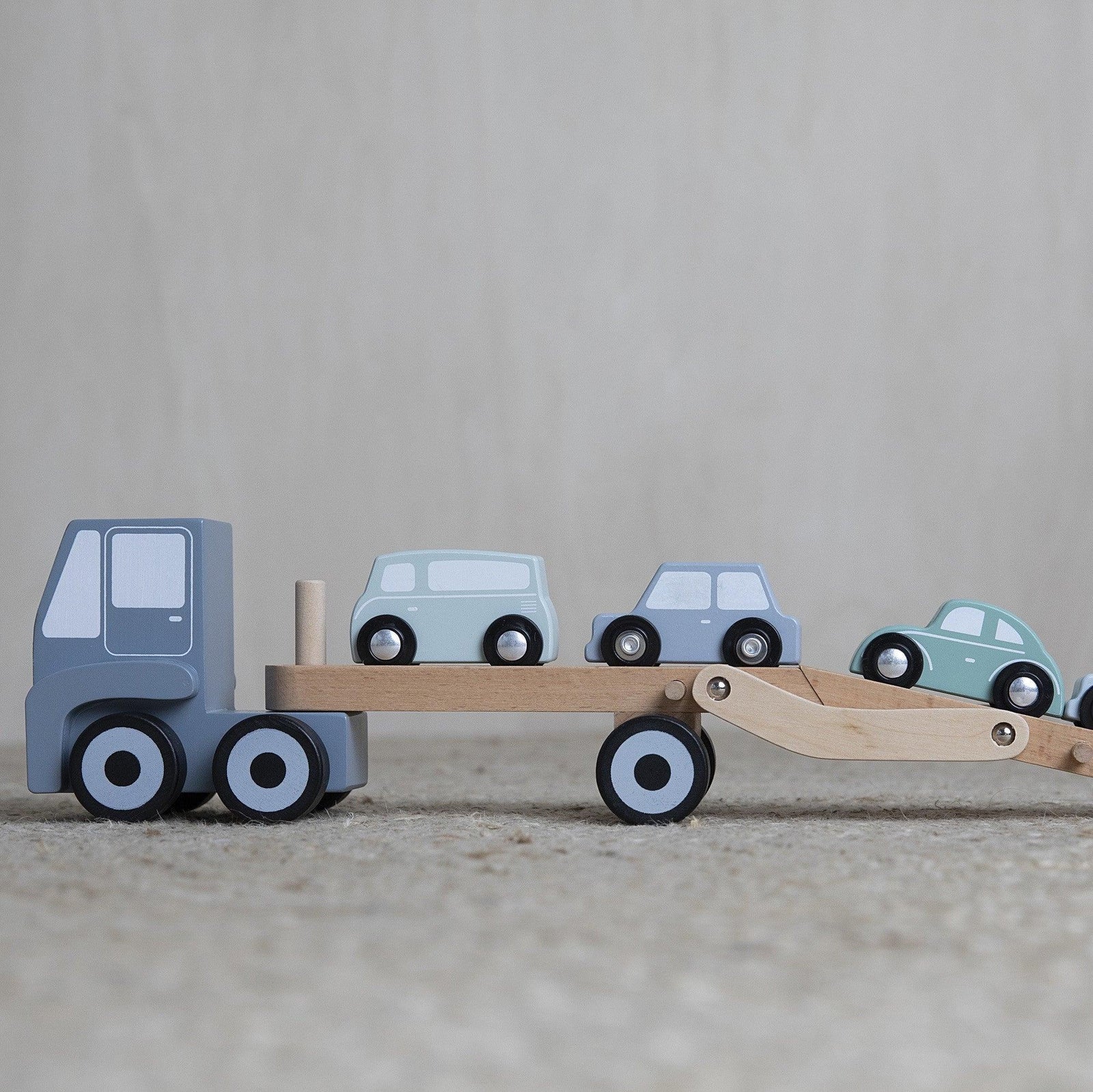Little Dutch: trailer with cars Transport Truck