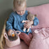 Lille hollandsk: stof Baby Rosa dukke