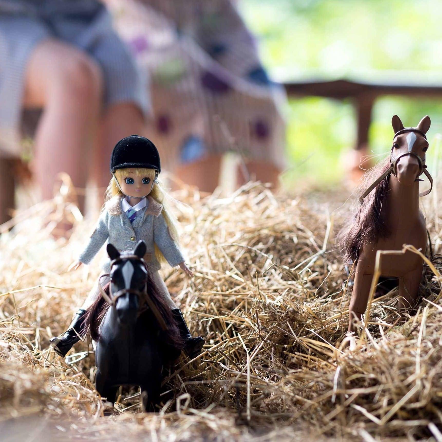Lottie: lutka i konj ponija