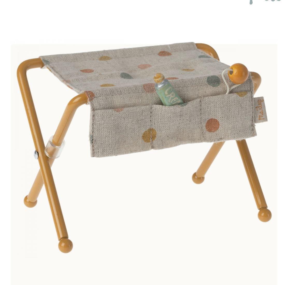 Maileg: Nursery Table Baby Mouse метална маса за повиване