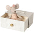 Maileg: Dancer Mouse en el cajón del ratón en la hermana pequeña de la cama de día 10 cm