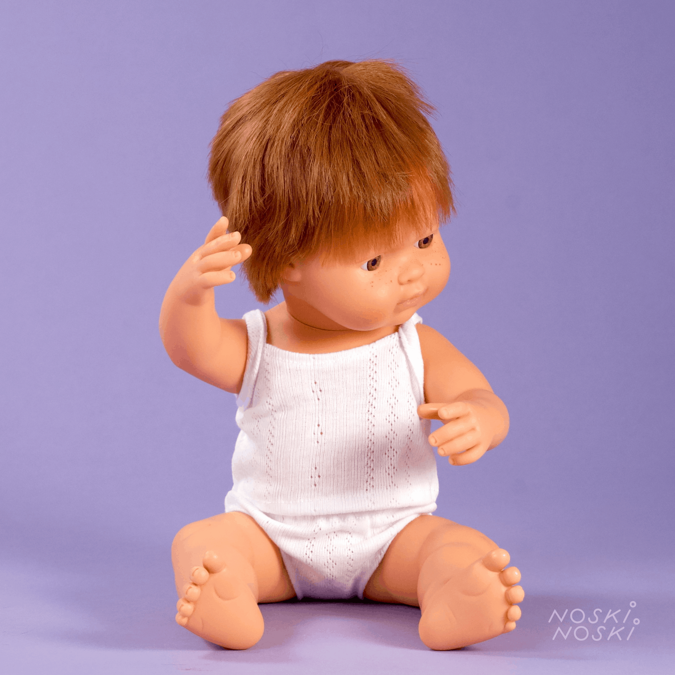 Minilândia: boneca de menino avermelhada europeia 38 cm