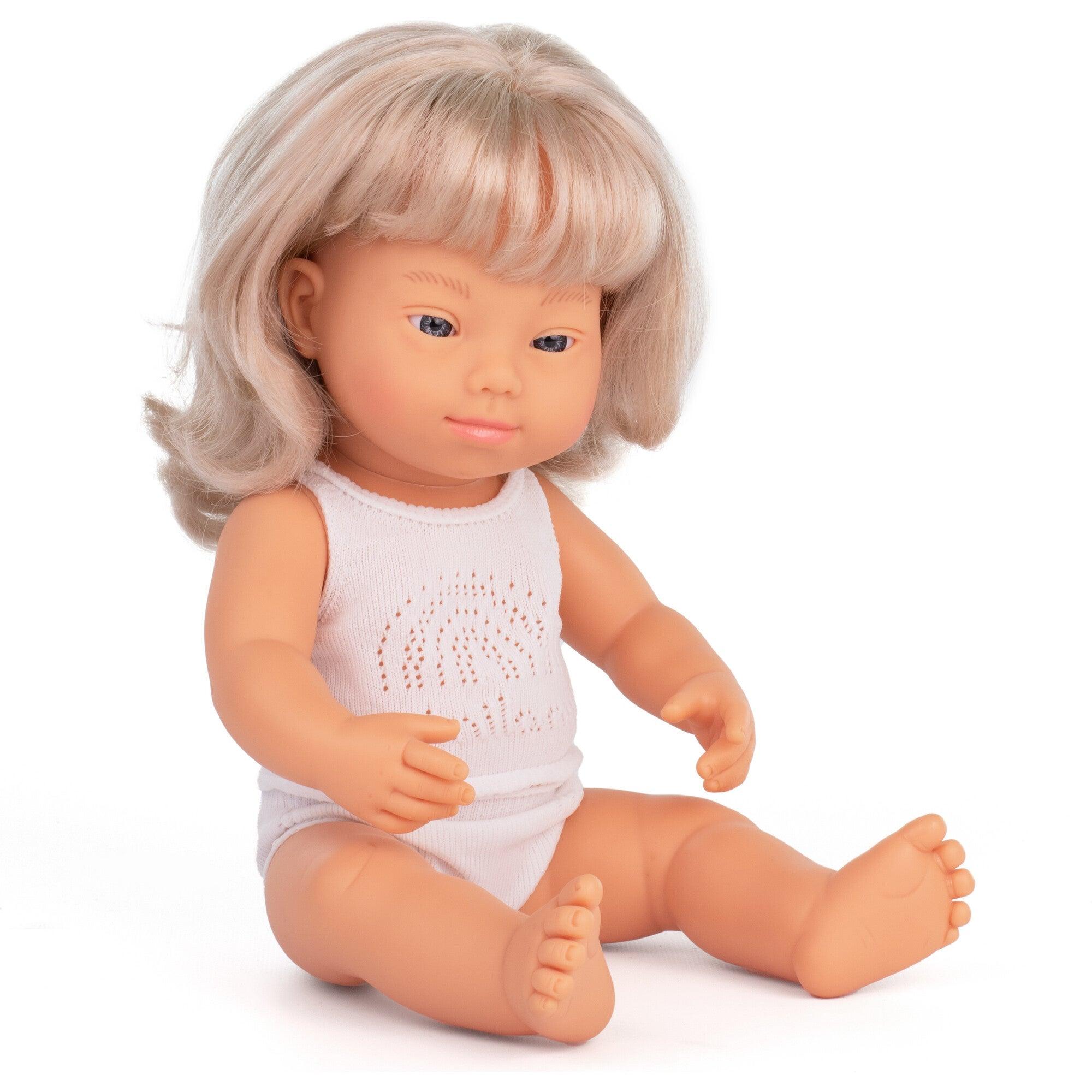 Minilands: Dauna sindroma meiteņu lelle Eiropas blondīne 38 cm