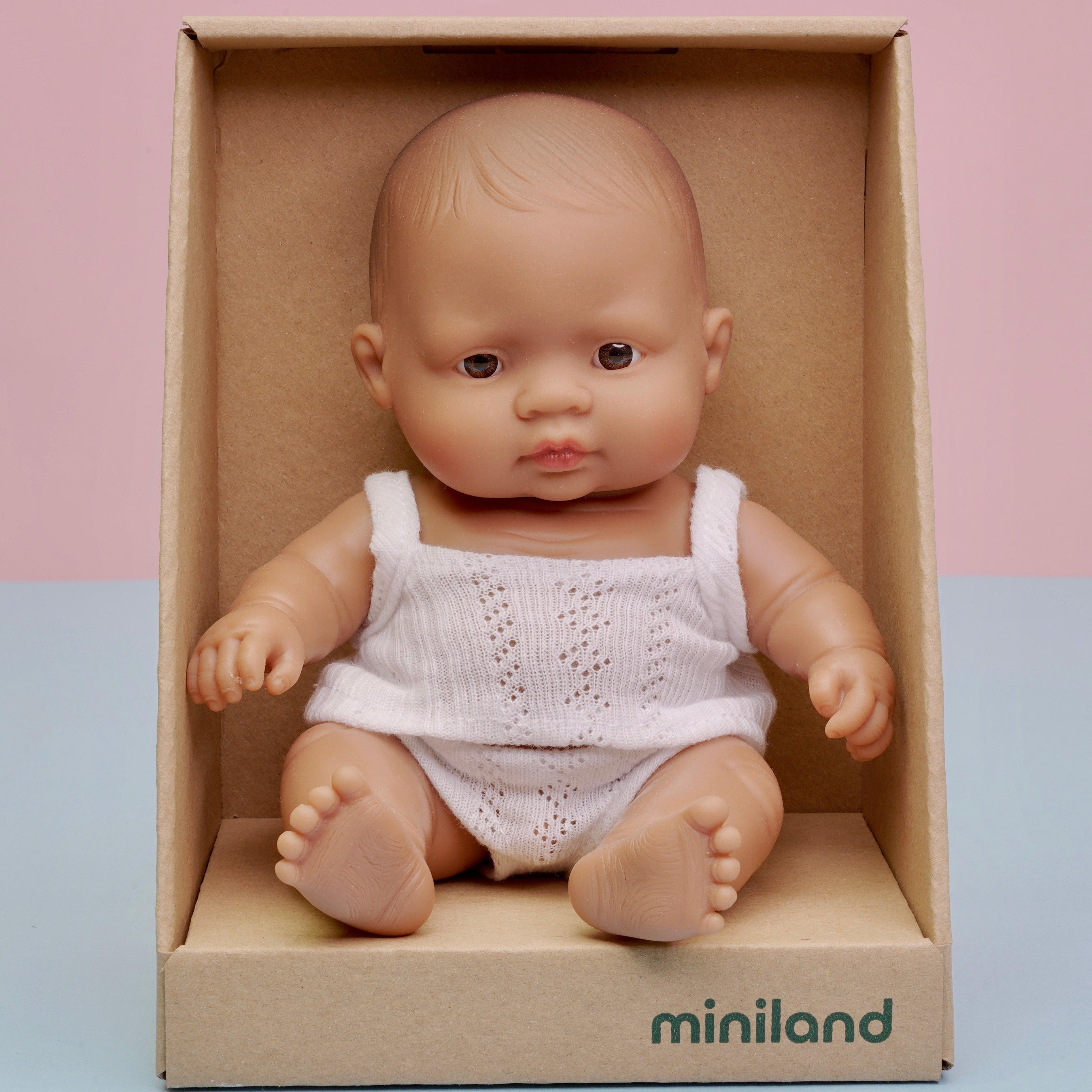 Miniland: mini păpușă de băieți hispanic 21 cm