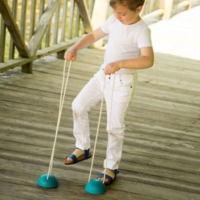 PlanToys: mini Walking Cups Stilts - Kidealo