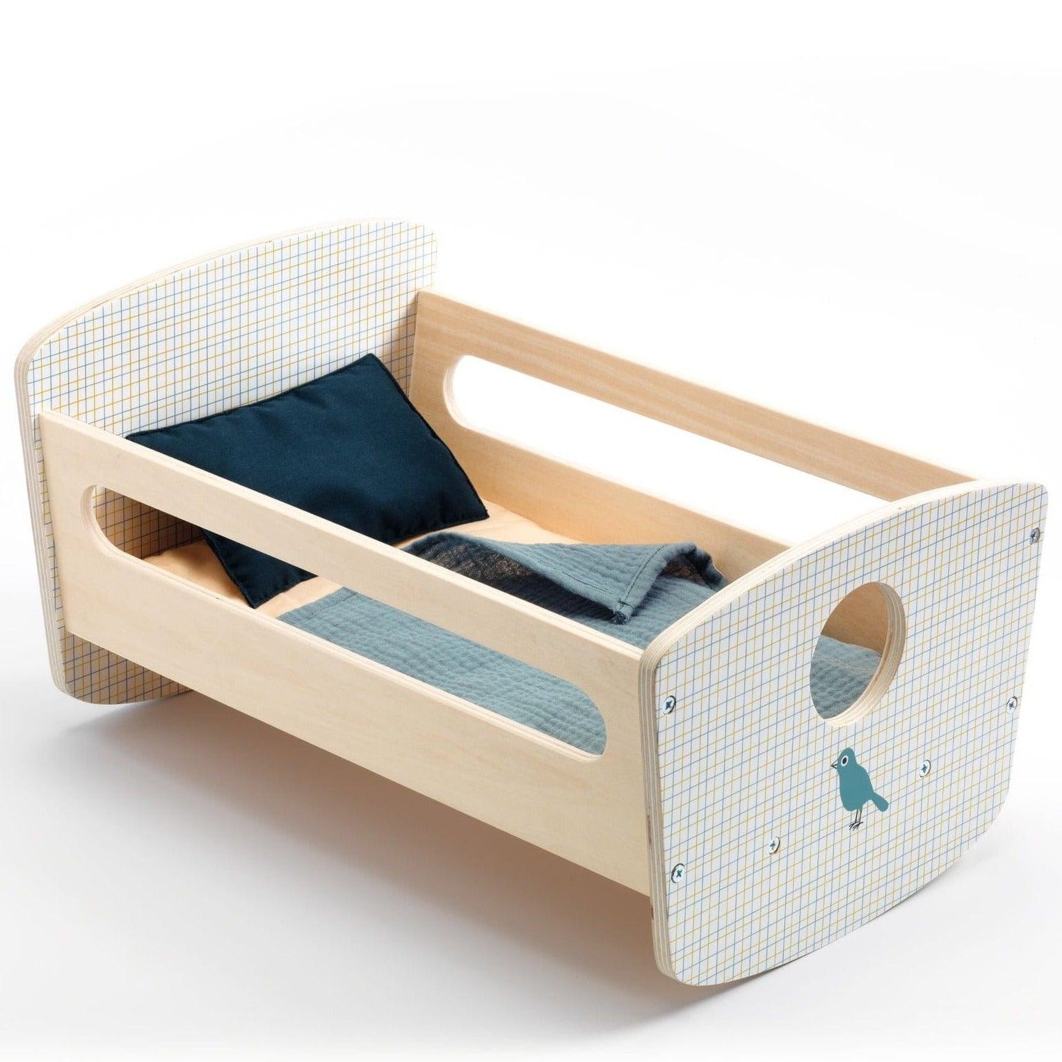 Pomea: cradle for a doll