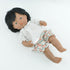 Przytullale: krémová farebná blúzka a šortky v kombinovanom oblečení pre bábiky Miniland