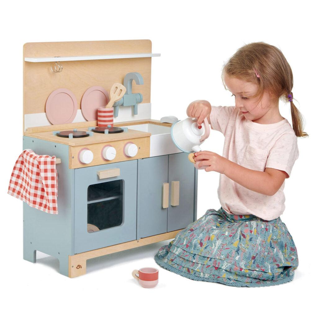 Tender Listové hračky: Mini šéfkuchařská dřevěná kuchyně