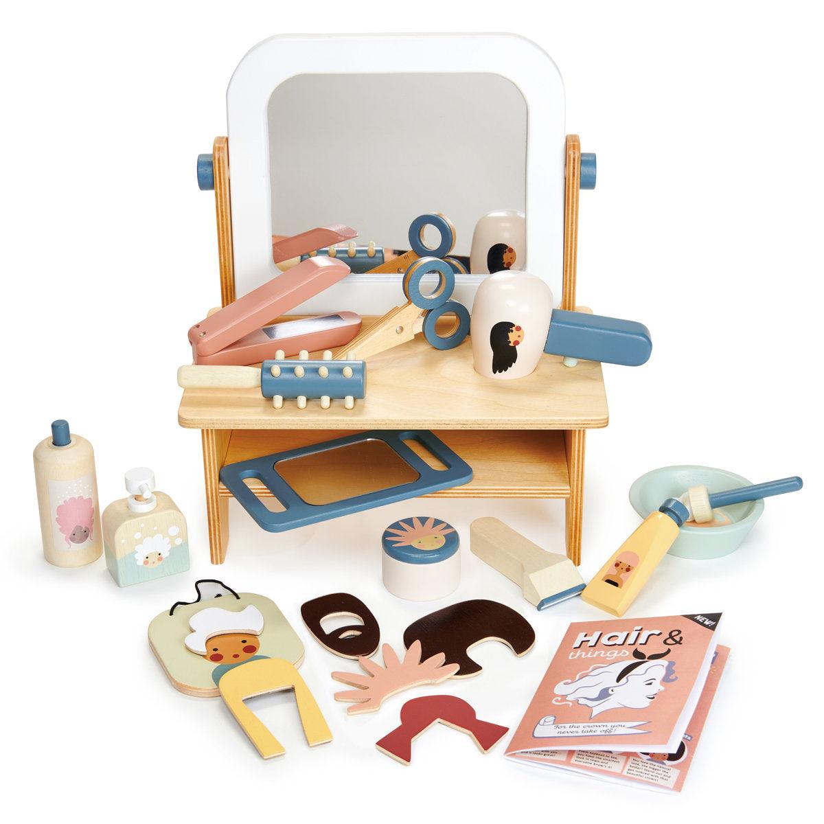 Jemné listové hračky: Dřevěný stolek na kadeřnický salon kadeřnictví