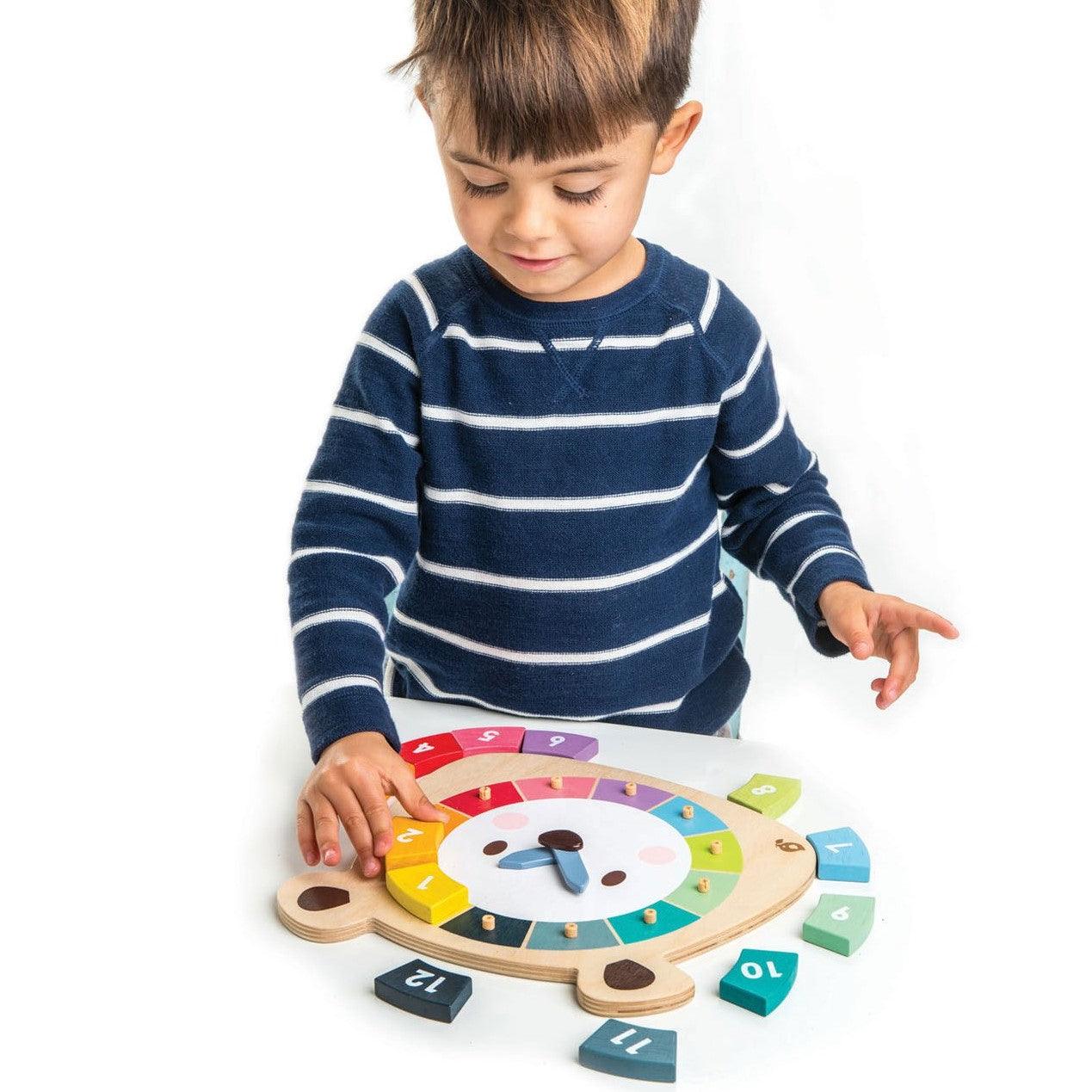 Maigas lapu rotaļlietas: Izglītības lāču krāsas pulkstenis