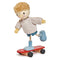 Toys de folhas macias: boneca Edward em um skate