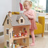 Juguetes de hoja tiernos: casa de muñecas de tres pisos con muebles de villa de maíz
