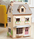 Giocattoli teneri: casa delle bambole a tre piani con mobili per la villa
