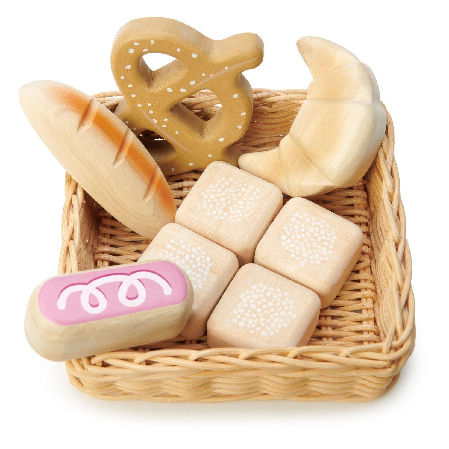 Juguetes tiernos de hoja: canasta de mimbre con canasta de pan de pan