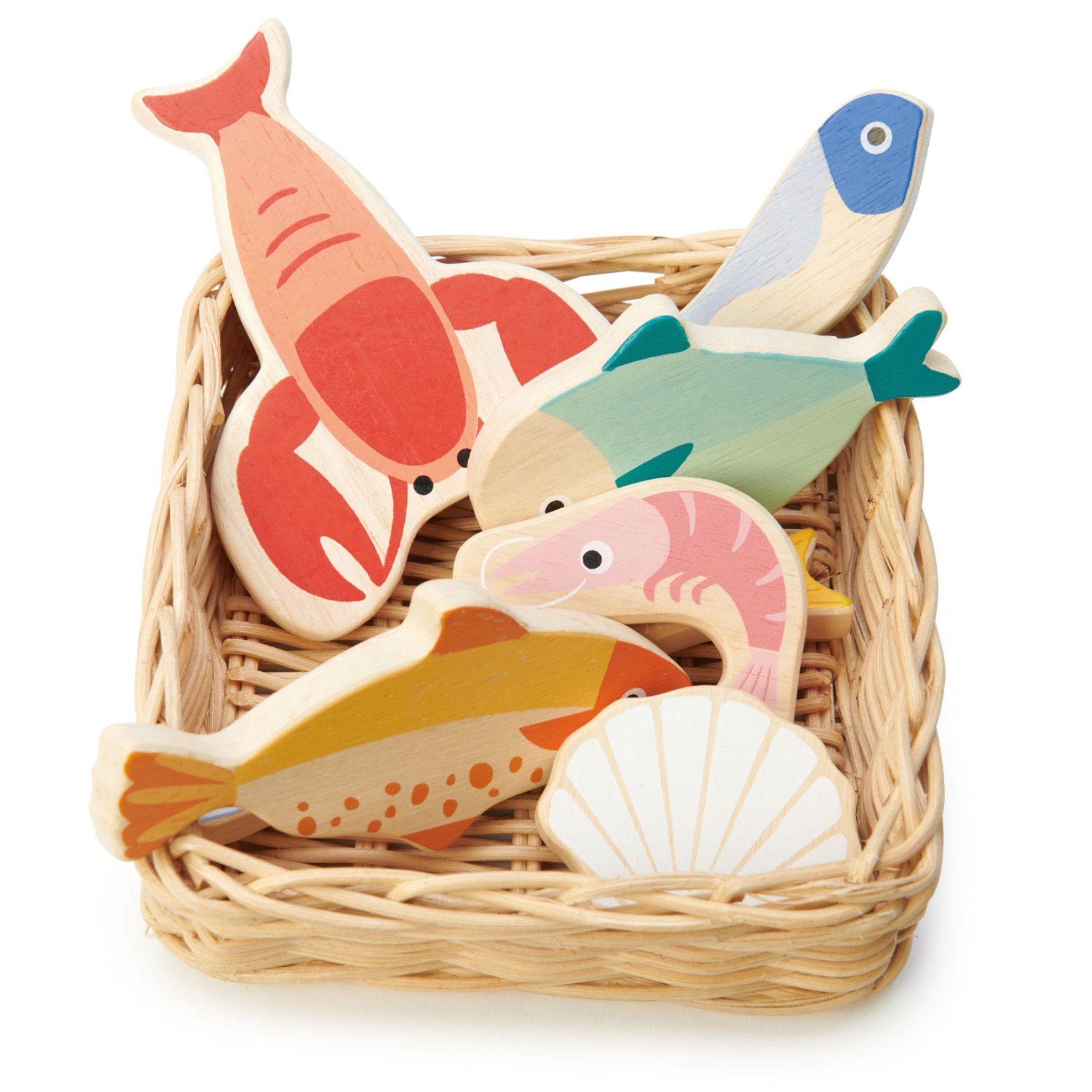 Nježne igračke od listova: pletena košarica s ribama i morskim plodovima morskih plodova