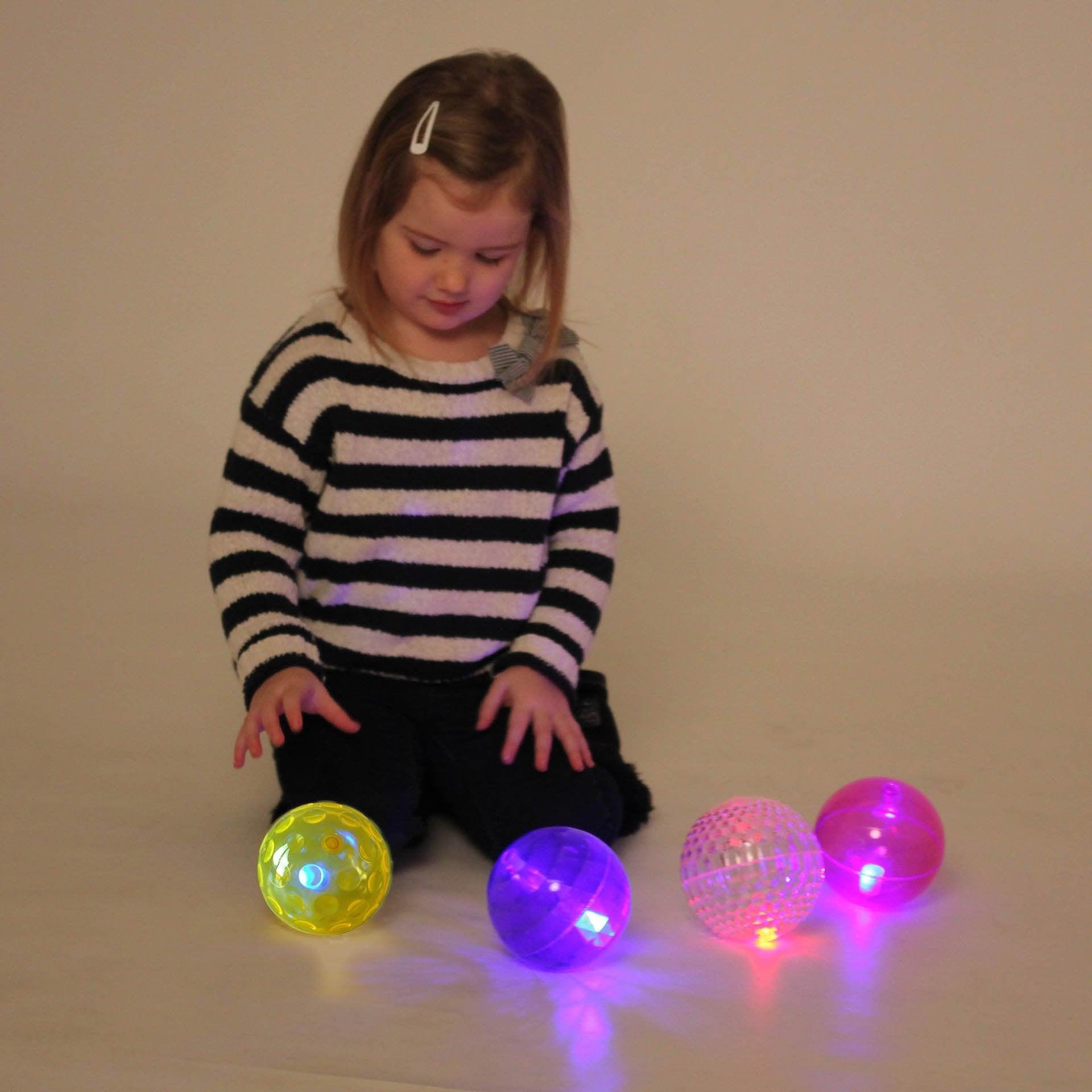 Tickit: Lysande sensoriska blinkande bollar strukturerade 4 el.