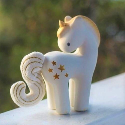 Tikiri: Legetøj af naturgummi med klokke Unicorn