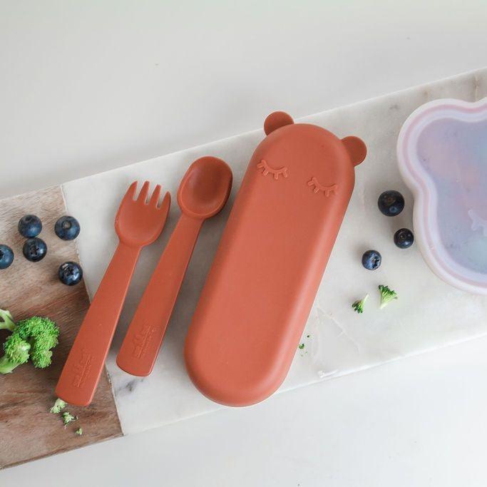We Might Be Tiny: Прибори за хранене в кутия с плюшено мече Feedi Fork & Spoon Set